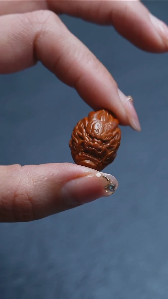 【闪购商品】文玩核桃吊坠苏工橄榄核