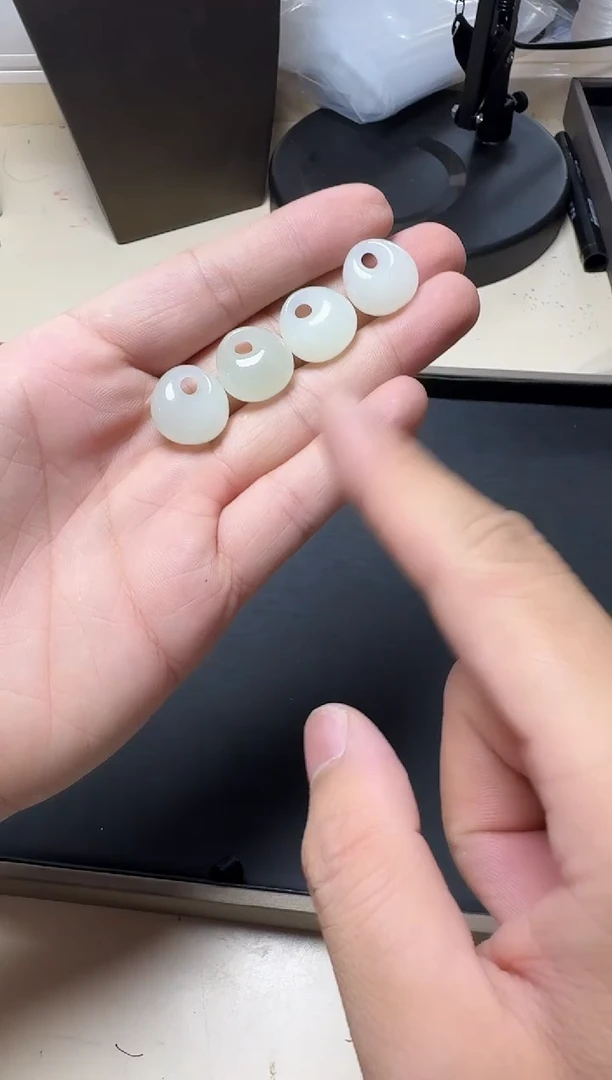 和田玉未镶嵌颈饰和田玉公主扣多样性发其一