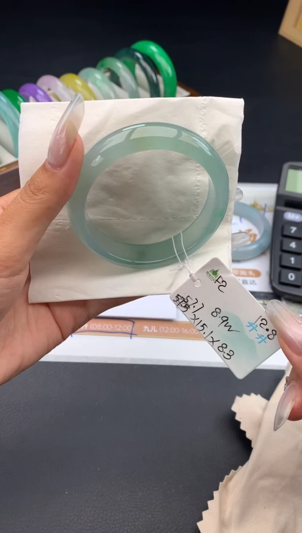 未镶嵌手镯翡翠美**尹翡翠自带#送人#，假一赔三~尾款