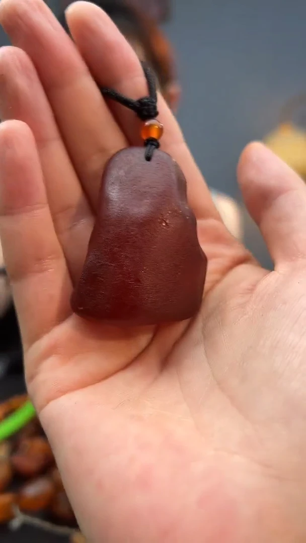 未镶嵌颈饰琥珀吊坠