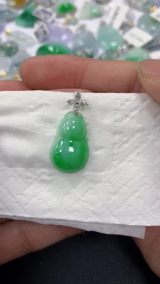 颈饰18K金镶嵌翡翠a货假一赔三支持复检百元上9元证书费自理