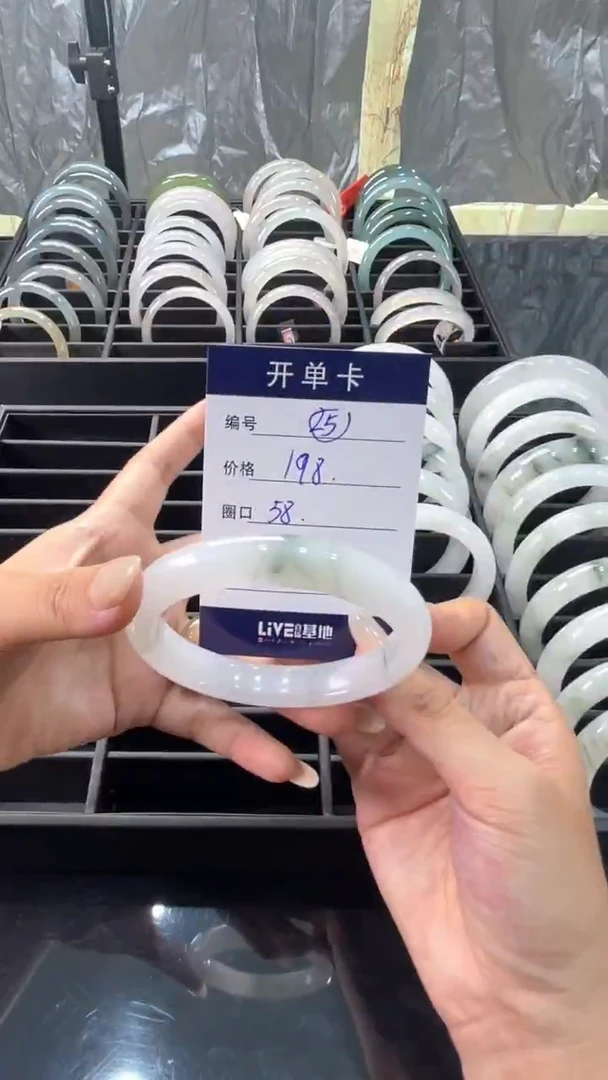 未镶嵌手镯石英岩玉手镯