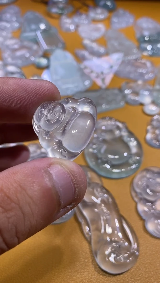 吊坠(不含链)未镶嵌翡翠佛公22000   22.1  28.1  4.8