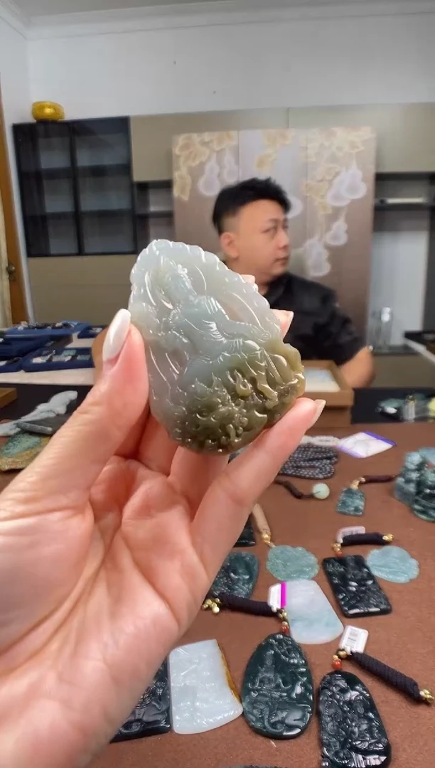 颈饰未镶嵌翡翠 多样性发其一
