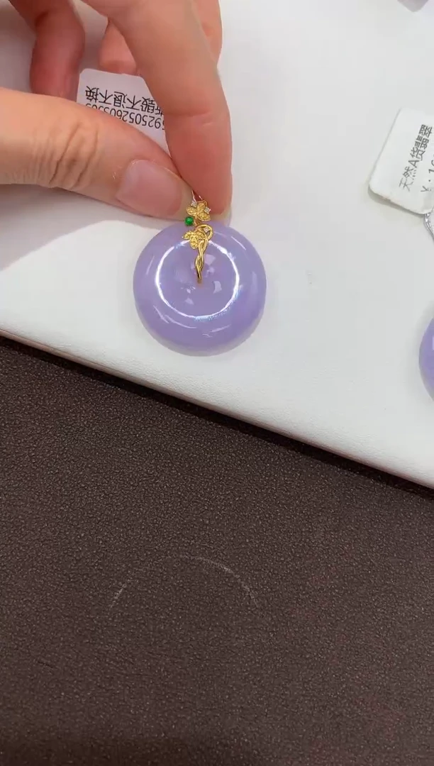 翡翠18K金镶嵌颈饰天然缅甸a货翡翠