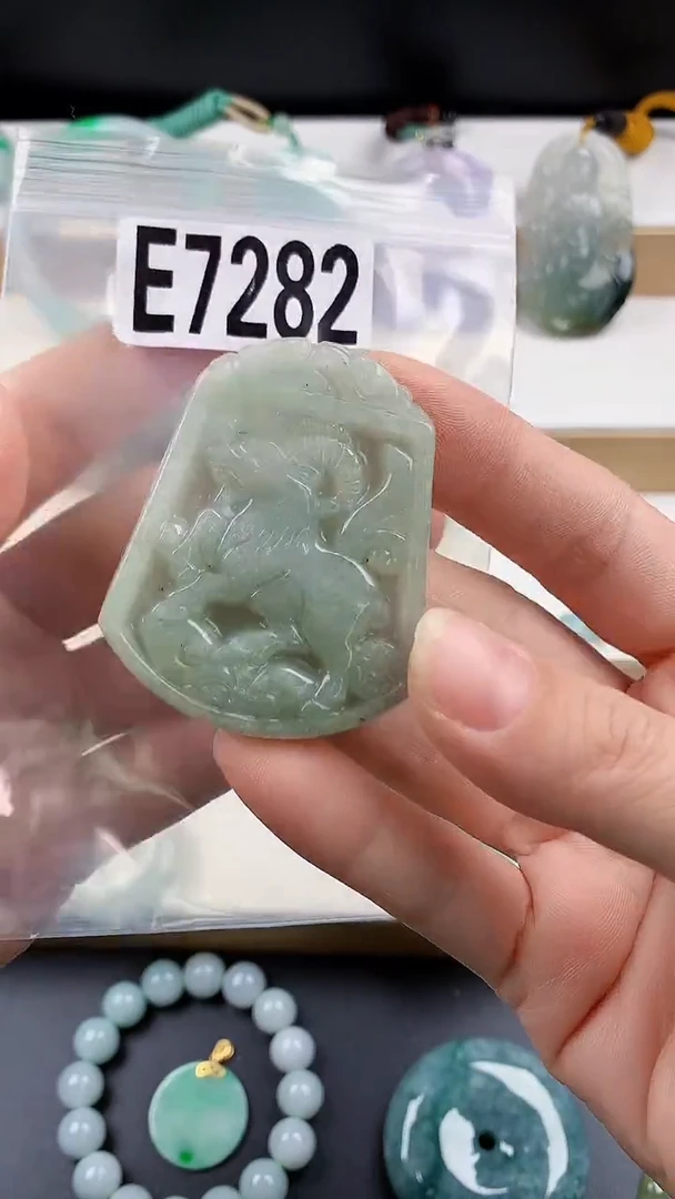 颈饰未镶嵌翡翠天然翡翠吊坠挂件