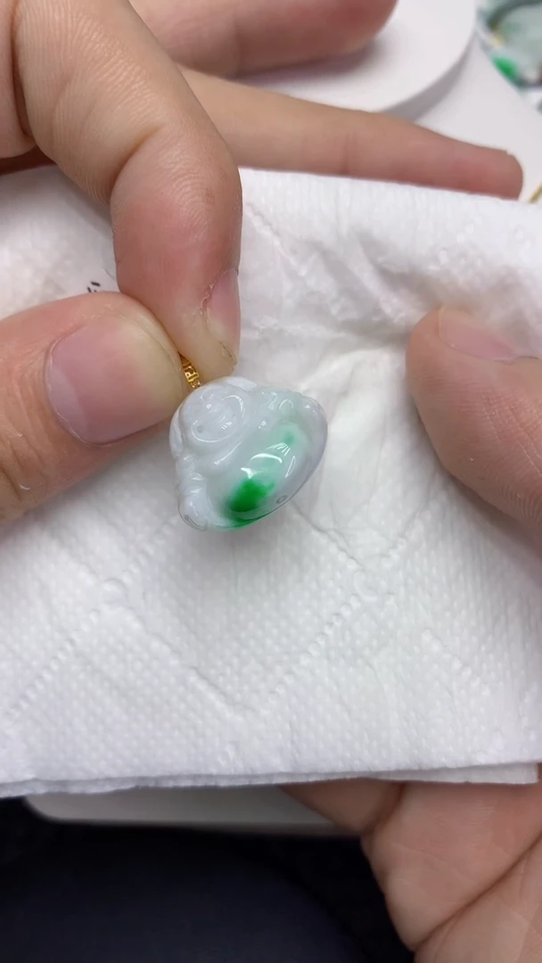 翡翠18K金镶嵌颈饰1111111