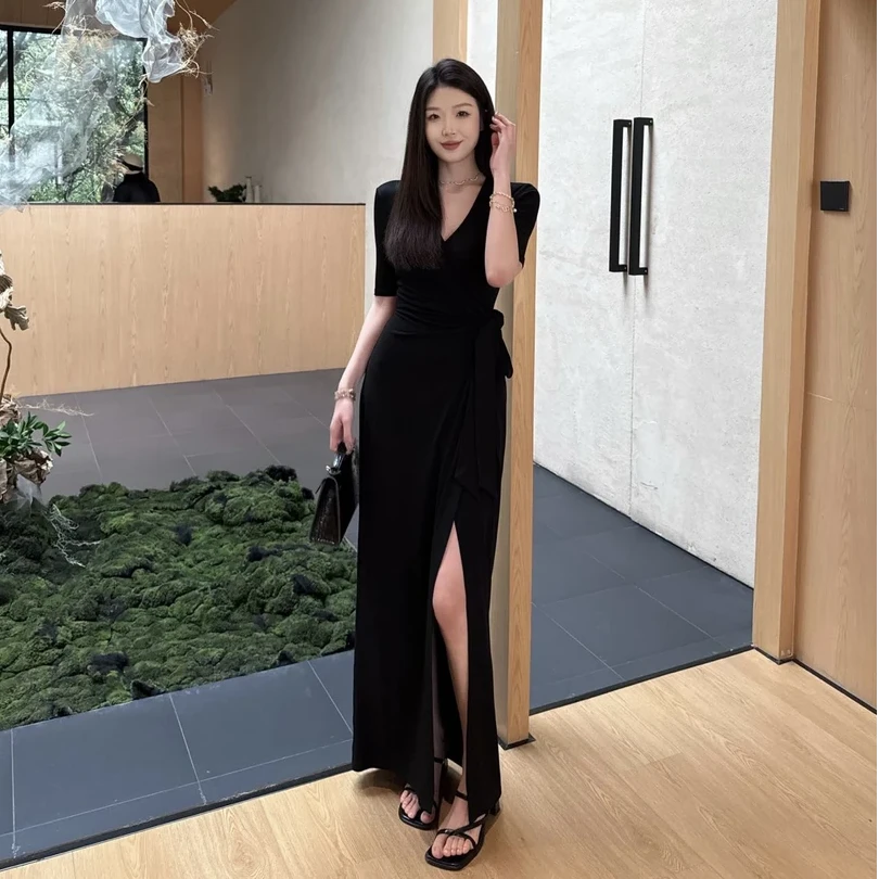 复古高级感V领中袖修身连衣裙女夏季法式高腰绑带黑色开叉长裙子