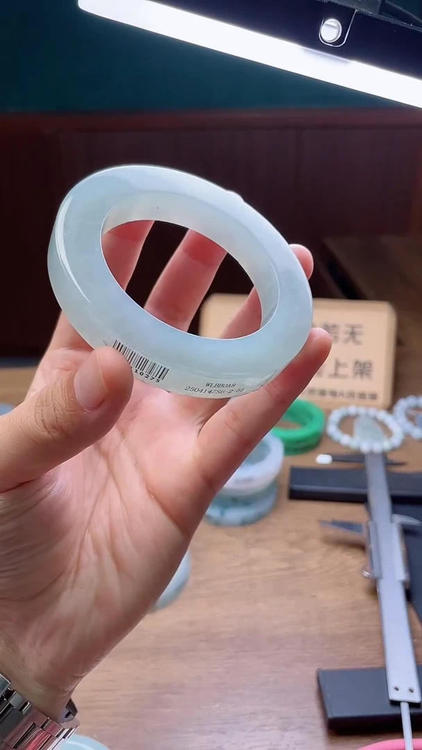 定制翡翠手镯未镶嵌莲定制