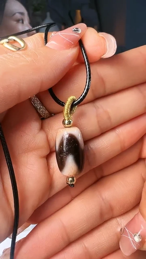 【闪购商品】玛瑙/玉髓颈饰未镶嵌虎牙