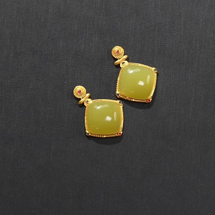 【潮生珠宝】·臻品·和田玉新疆若羌鸡油黄18k方糖吊坠多样性发一件