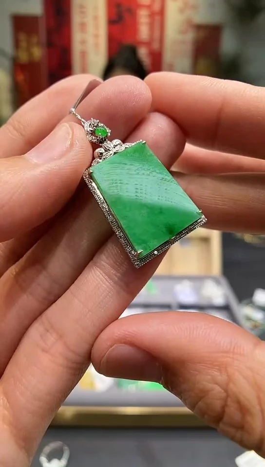 【闪购商品】翡翠吊坠(不含链)18K金镶嵌无事牌