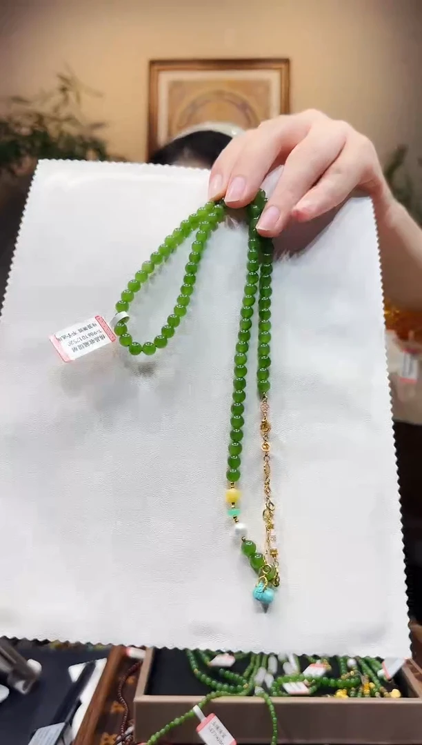 颈饰未镶嵌和田玉（碧玉）项链
