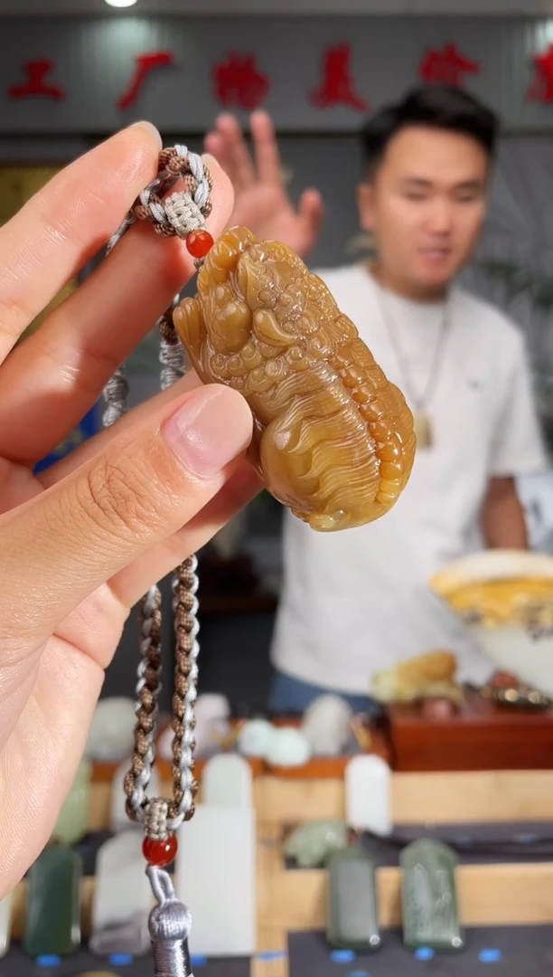 和田玉未镶嵌颈饰1