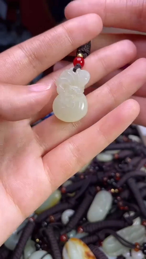 未镶嵌和田玉挂件1