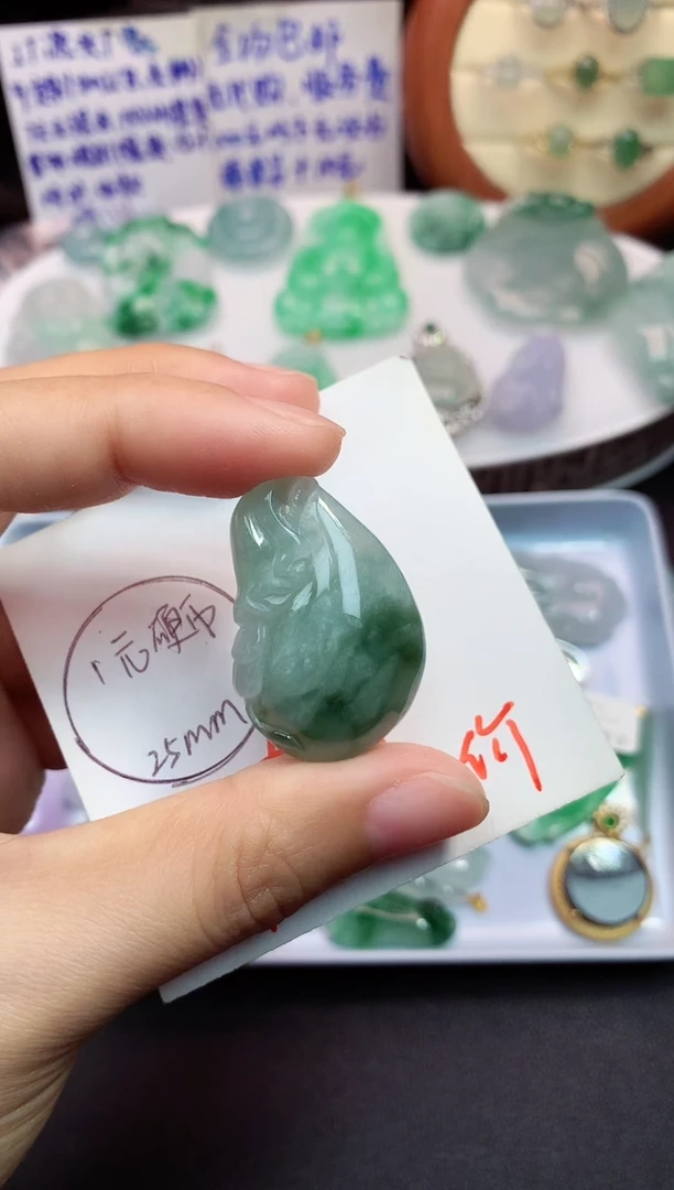 颈饰未镶嵌翡翠吊坠