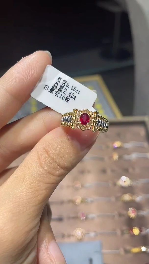 18K金镶嵌戒指红宝石1
