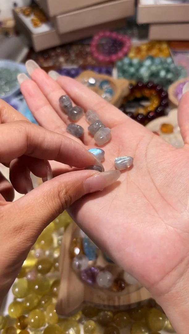 水晶手串未镶嵌K90灰月兔子一个