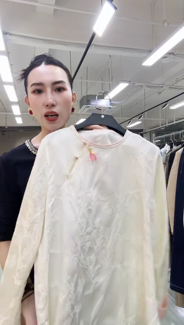 岚子闪购 2025年新款服装上衣 孤品清货 编号042