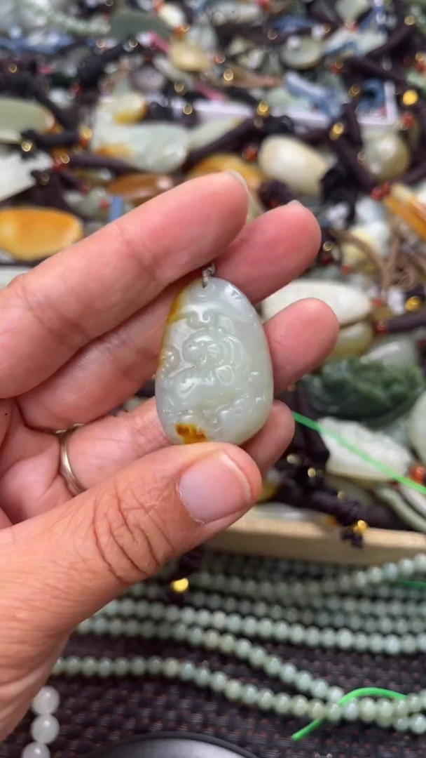 【闪购商品】和田玉颈饰未镶嵌多样性发货没有证书拍一发一有瑕