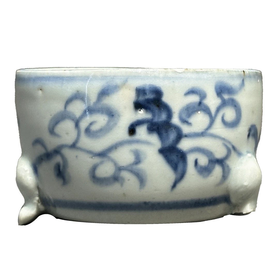 25018235y青花花卉纹三足琴炉