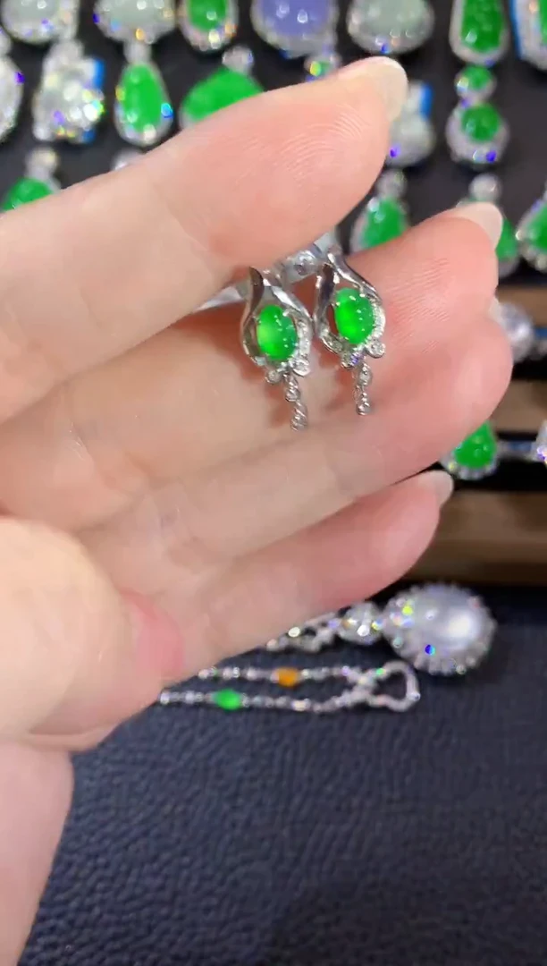 18K金镶嵌翡翠耳饰A55