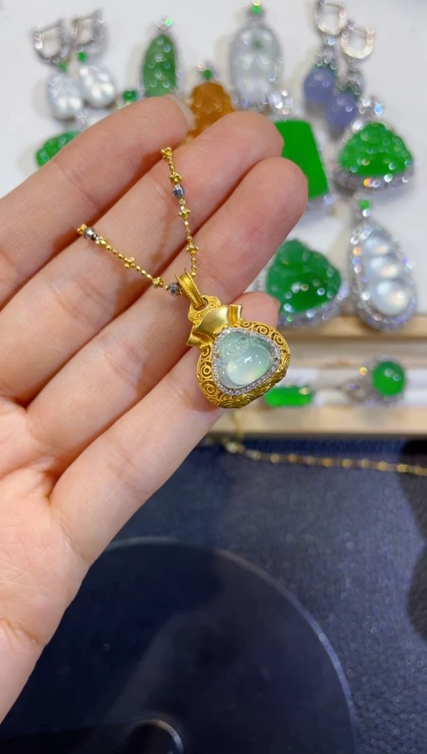 吊坠(不含链)18K金镶嵌翡翠团购3