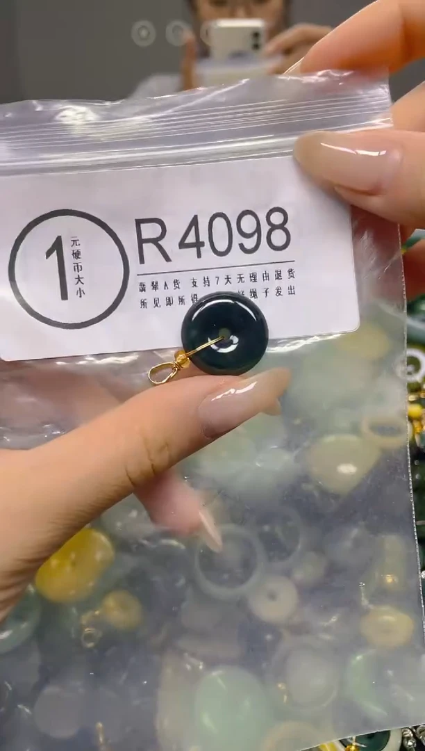 颈饰未镶嵌翡翠/ R /翡翠A货，一件也是批发价