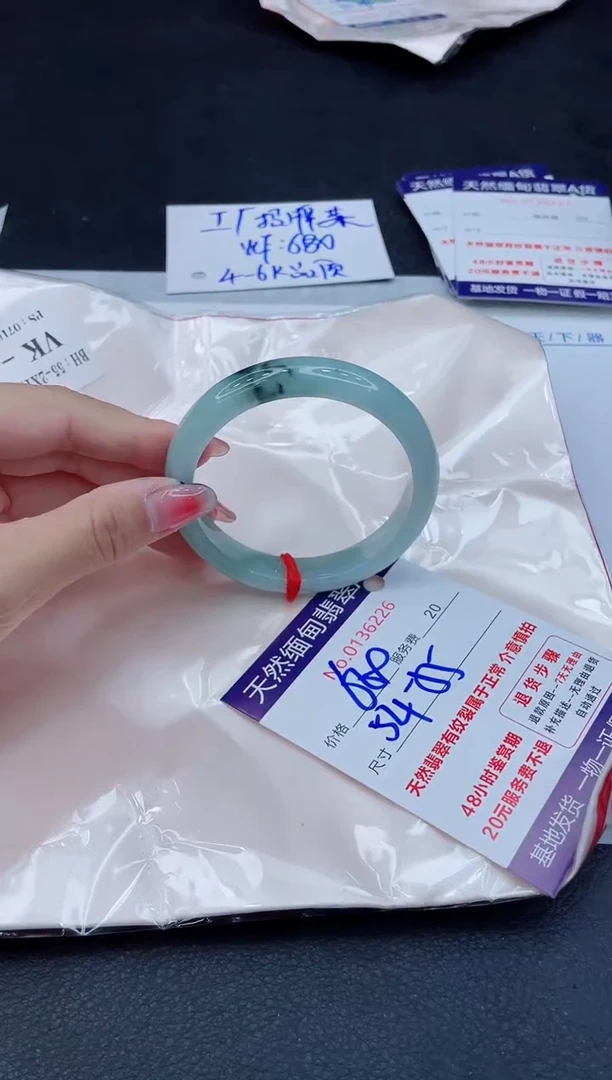 翡翠手镯未镶嵌680.00000