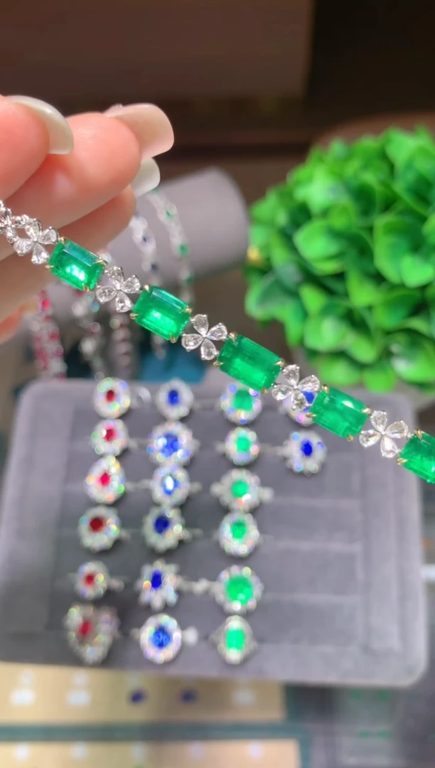 18K金镶嵌手链祖母绿5.72ct
