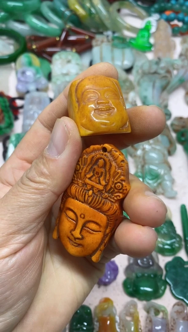 【闪购商品】70直播间的实时画面