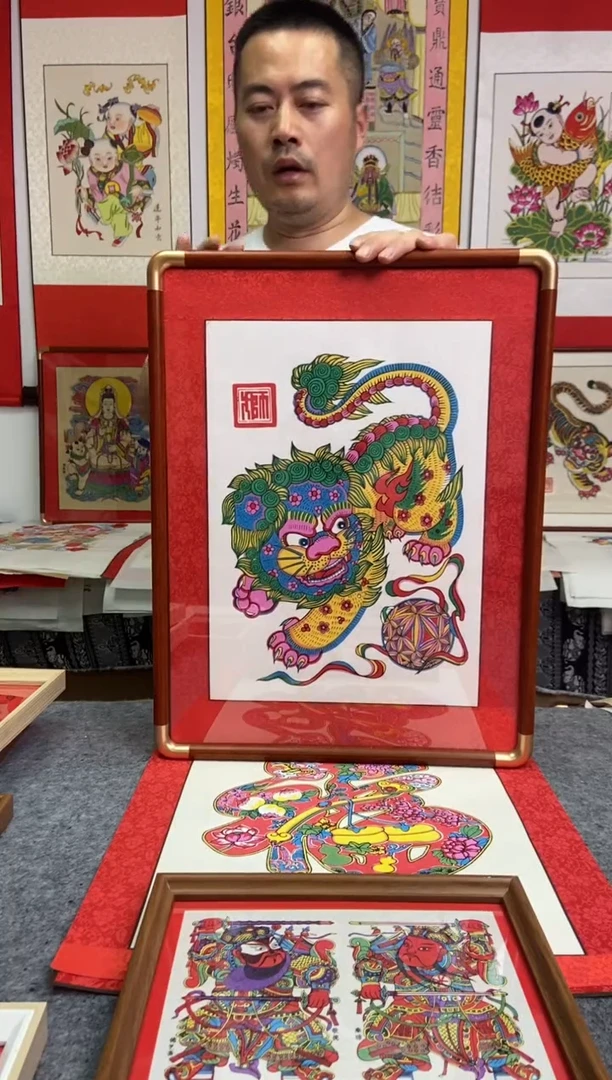 狮子滚绣球实木框装裱手工制作精品年画