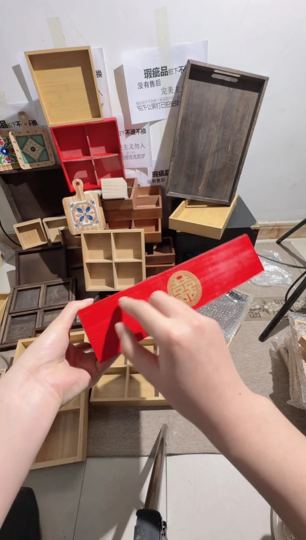 瑕疵红色手提四宫格竹木无售后