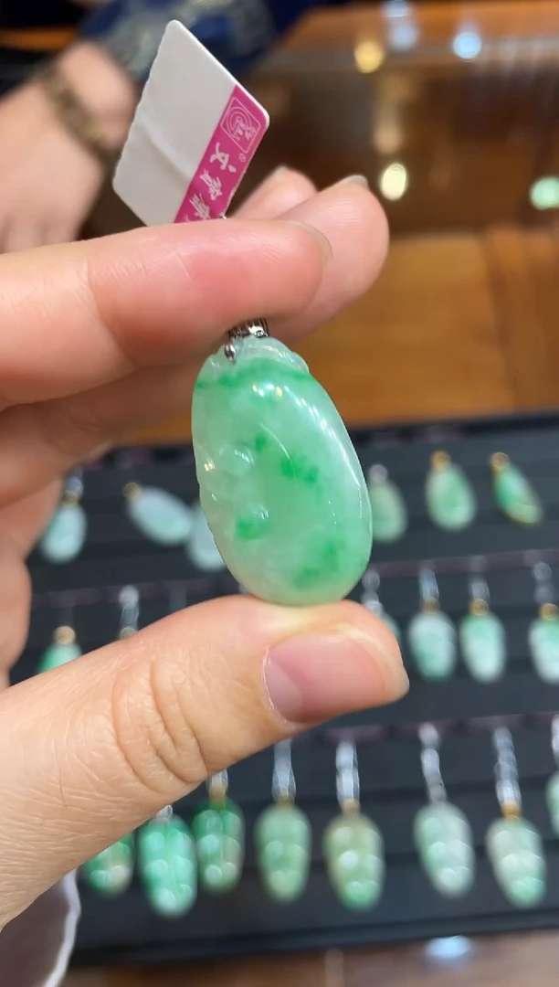 【闪购商品】翡翠颈饰18K金镶嵌如意