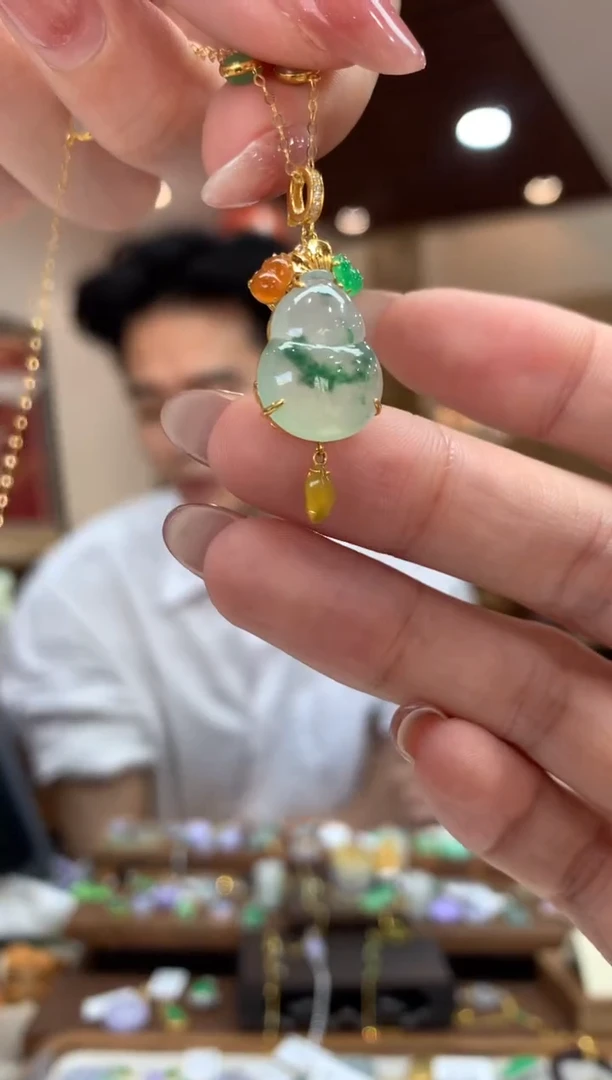 翡翠18K金镶嵌吊坠(不含链)葫芦