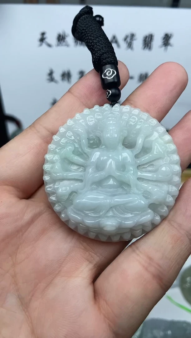 翡翠未镶嵌颈饰千手观音