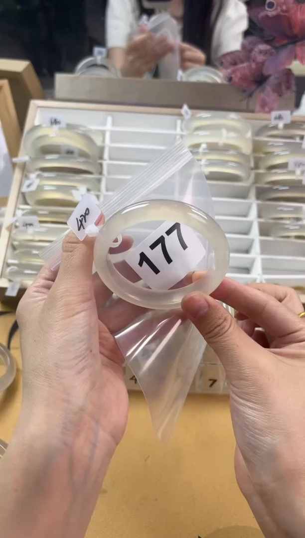 玛瑙/玉髓手镯未镶嵌177