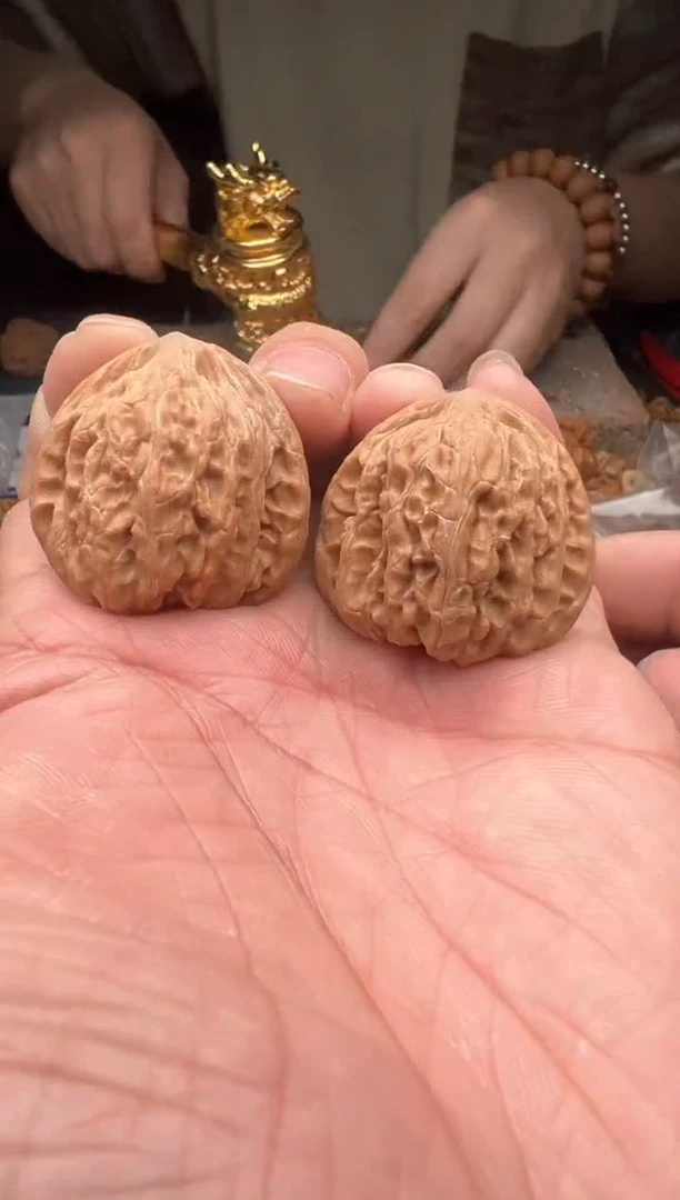 【闪购商品】桃核把件35左右尺寸白茬密文随机发一对