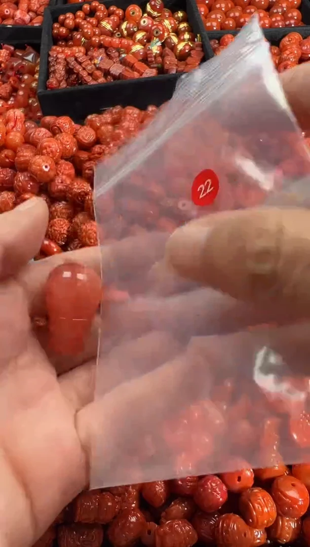 颈饰未镶嵌南红玛瑙1