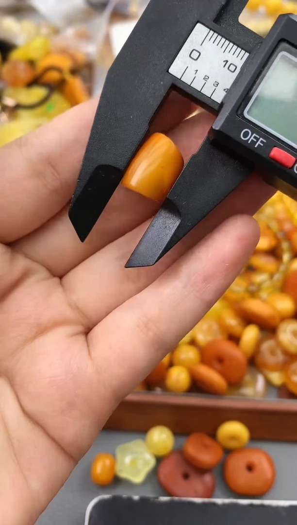 未镶嵌琥珀珠宝奇石181