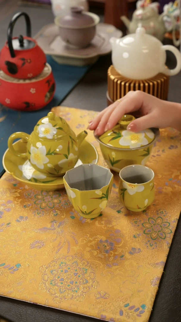陶瓷茶具黄色山茶花 1宫灯壶+1壶承+1盖碗+2杯