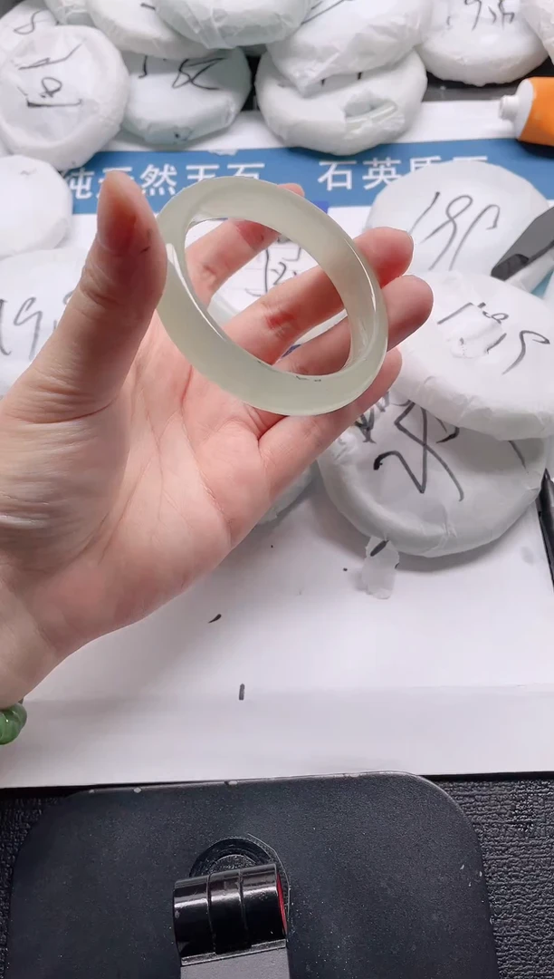 未镶嵌手镯石英质玉106-53