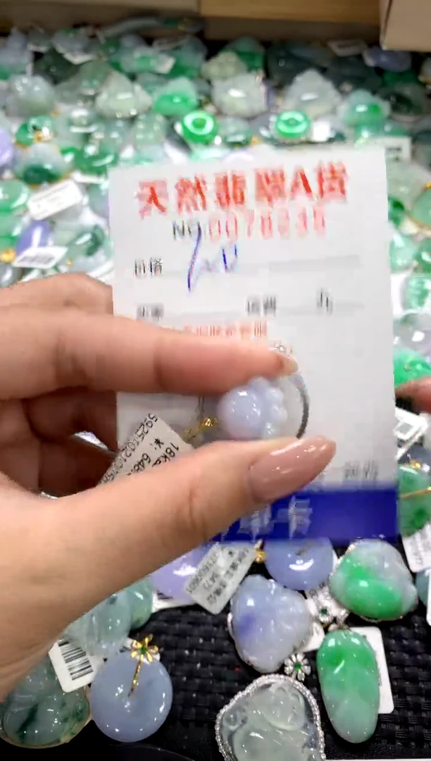 颈饰18K金镶嵌翡翠1111111111111111