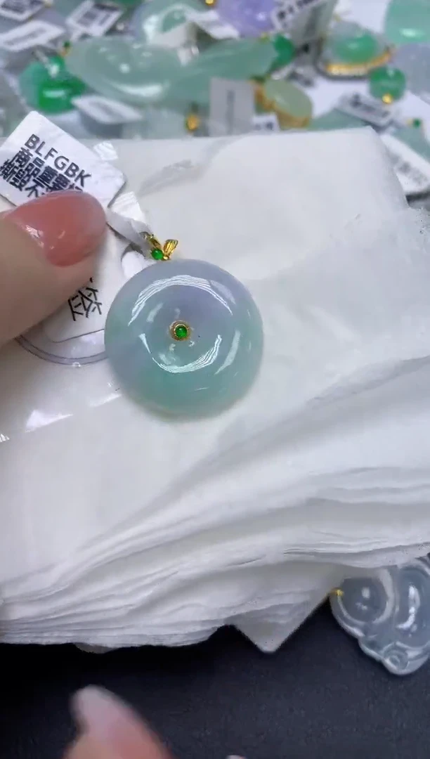 颈饰18K金镶嵌翡翠天然缅甸翡翠A货多样性发一件
