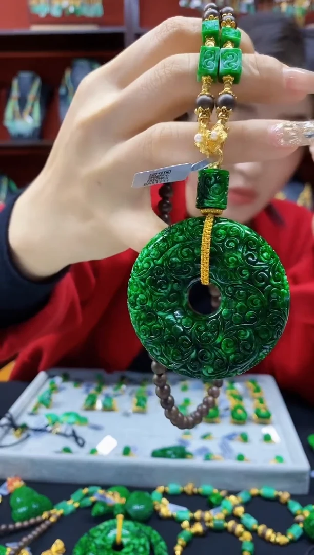 颈饰未镶嵌翡翠吊坠