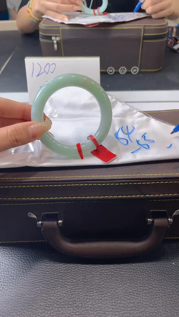 【闪购商品】翡翠手镯未镶嵌手镯