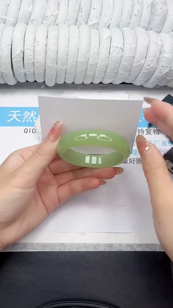 未镶嵌手镯石英质玉70-52.6NYG