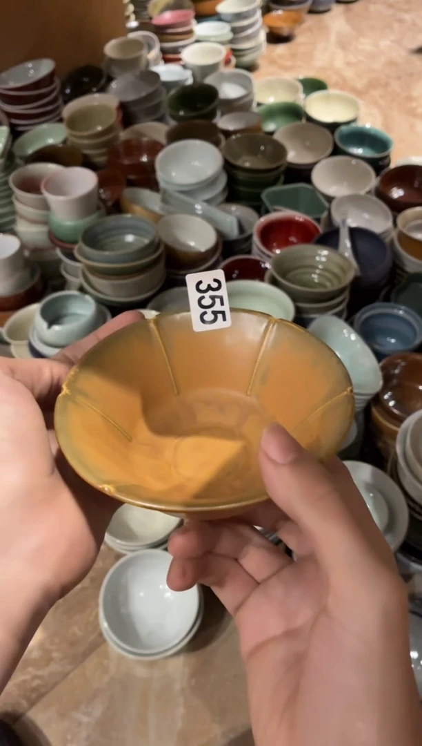 瓷片K****所355黄流沙葵口碗1个