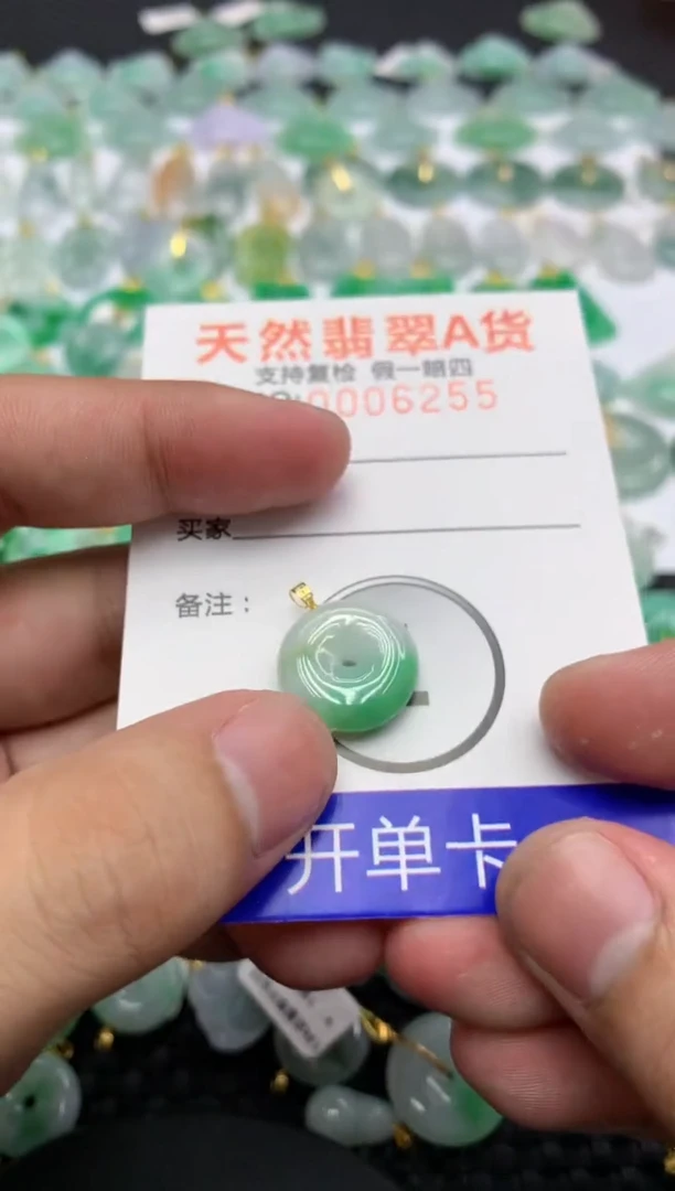 翡翠18K金镶嵌颈饰11111111111