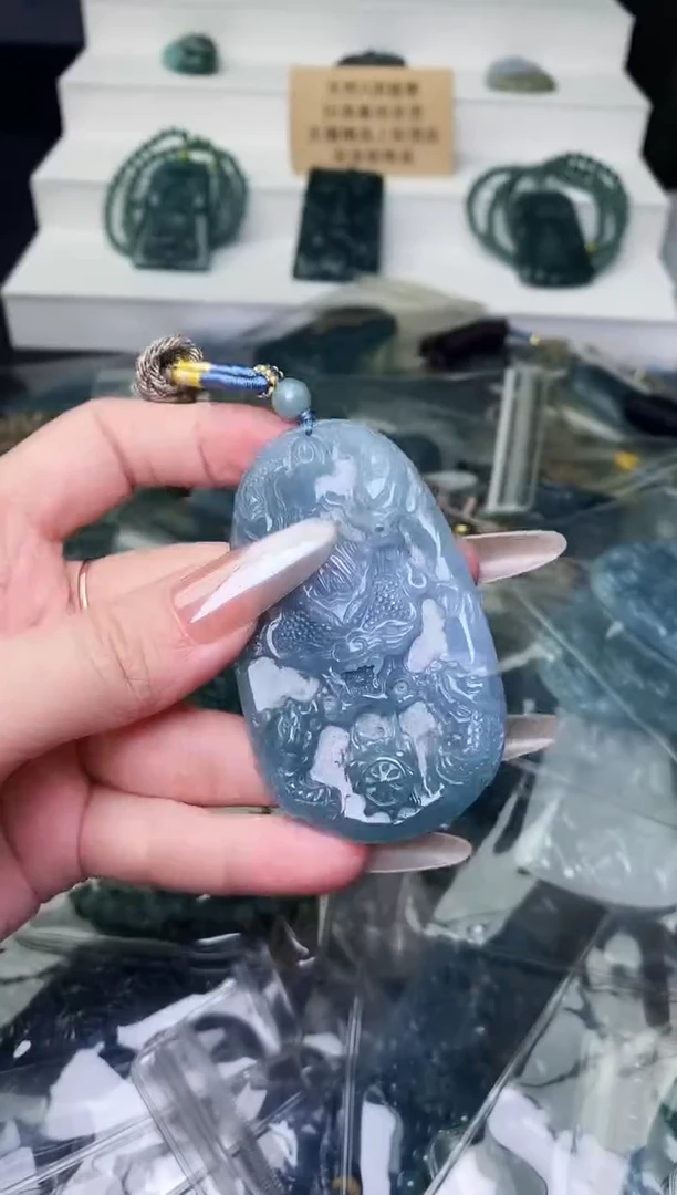 颈饰未镶嵌翡翠